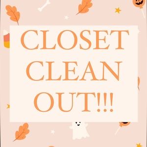 🎃OCTOBER CLOSET CLEAN OUT- Send us an offer on your fav items! 🎃